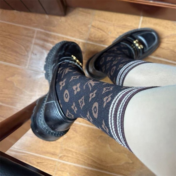 Lv ルイヴィトンブランド靴下 偽物 ブランド激安 靴下 メンズ レディース スーパーコピー韓国 冷えとりくつした 冷え性対策グッズ 靴下 ソックス ハイブランド あったかグッズ  3足セット