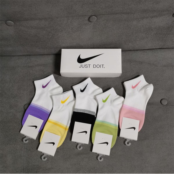Nike ナイキ激安 ソックス ブランド フットカバー スニーカーインハイブランド 涼しい ムレない おしゃれ 綿 春夏秋 靴下パロディ靴下 韓国 安いランニング ゴルフ靴下 吸汗速乾 蒸れない スニーカーソックス