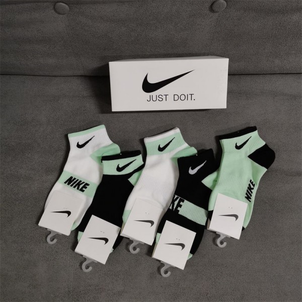 Nike ナイキ激安 ソックス ブランド フットカバー スニーカーインハイブランド 涼しい ムレない おしゃれ 綿 春夏秋 靴下パロディ靴下 韓国 安いランニング ゴルフ靴下 吸汗速乾 蒸れない スニーカーソックス