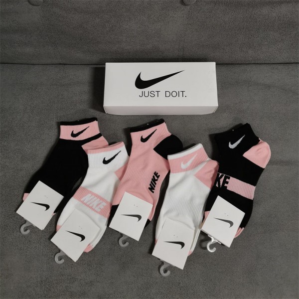 Nike ナイキ激安 ソックス ブランド フットカバー スニーカーインハイブランド 涼しい ムレない おしゃれ 綿 春夏秋 靴下パロディ靴下 韓国 安いランニング ゴルフ靴下 吸汗速乾 蒸れない スニーカーソックス