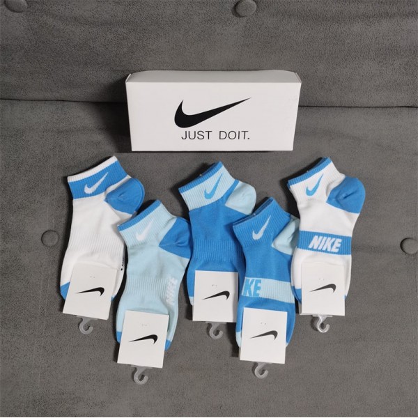 Nike ナイキ韓国ブランド コピー 靴下夏 綿 薄手 通気性 おしゃれ スポーツ くつしたパロディ靴下 韓国 安いランニング ゴルフ靴下 吸汗速乾 蒸れない スニーカーソックス