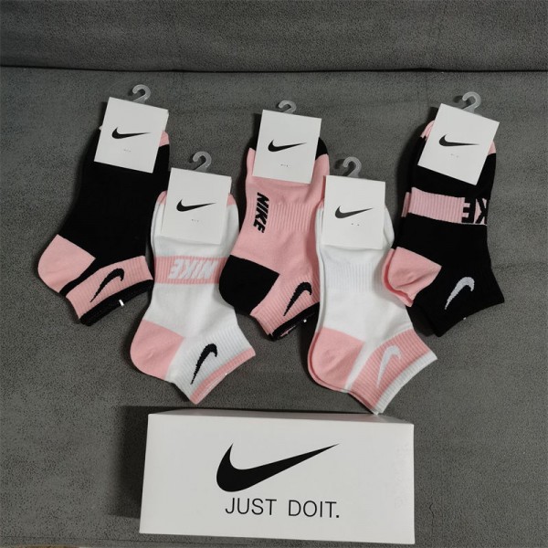 Nike ナイキ激安 ソックス ブランド フットカバー スニーカーインハイブランド 涼しい ムレない おしゃれ 綿 春夏秋 靴下夏 綿 薄手 通気性 おしゃれ スポーツ くつしたパロディ靴下 韓国 安い