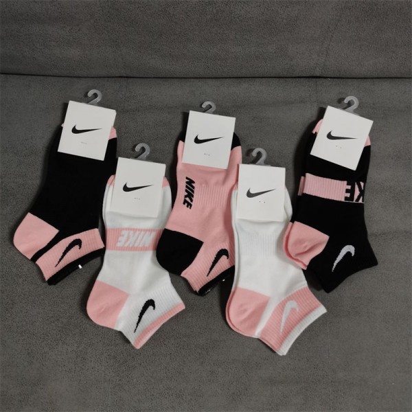 Nike ナイキ激安 ソックス ブランド フットカバー スニーカーインハイブランド 涼しい ムレない おしゃれ 綿 春夏秋 靴下夏 綿 薄手 通気性 おしゃれ スポーツ くつしたパロディ靴下 韓国 安い