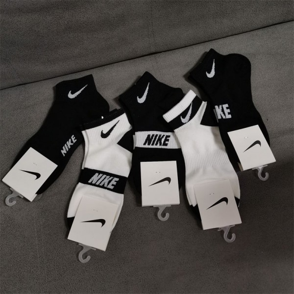 Nike ナイキ韓国ブランド コピー 靴下ハイブランド 涼しい ムレない おしゃれ 綿 春夏秋 靴下パロディ靴下 韓国 安いランニング ゴルフ靴下 吸汗速乾 蒸れない スニーカーソックス