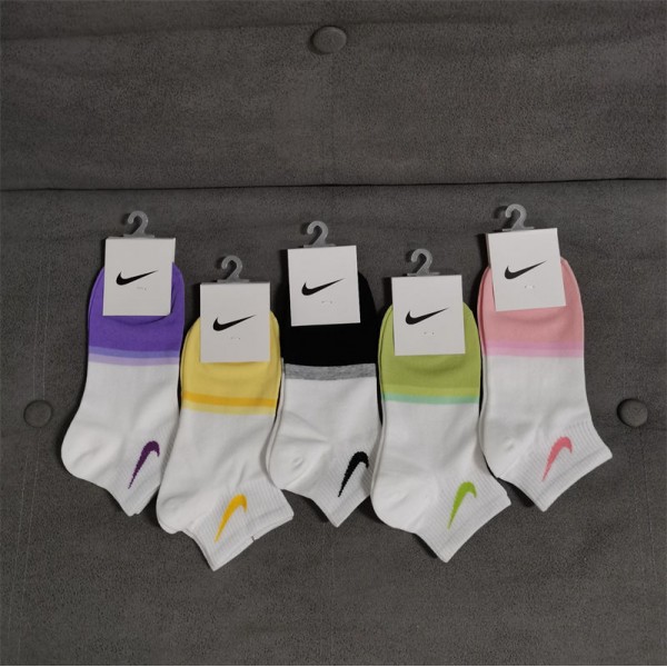 Nike ナイキ韓国ブランド コピー 靴下夏 綿 薄手 通気性 おしゃれ スポーツ くつしたパロディ靴下 韓国 安いランニング ゴルフ靴下 吸汗速乾 蒸れない スニーカーソックス