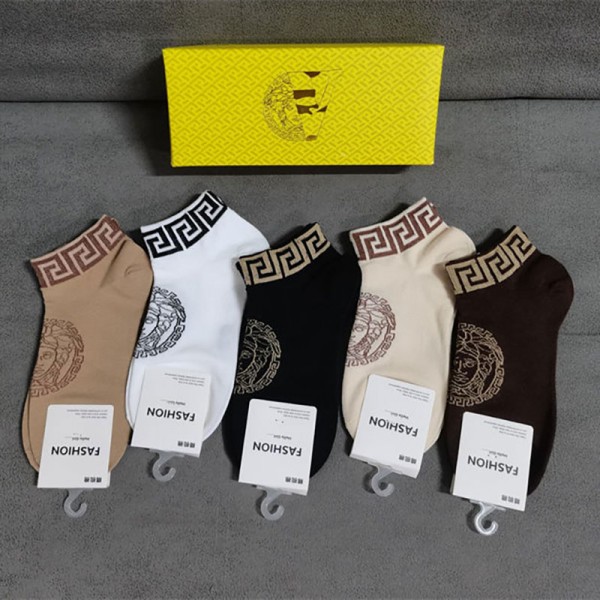 Versace ヴェルサーチ激安 ソックス ブランド フットカバー スニーカーインハイブランド 涼しい ムレない おしゃれ 綿 春夏秋 靴下パロディ靴下 韓国 安いランニング ゴルフ靴下 吸汗速乾 蒸れない スニーカーソックス