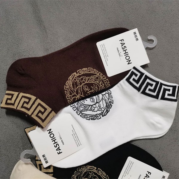 Versace ヴェルサーチ激安 ソックス ブランド フットカバー スニーカーインハイブランド 涼しい ムレない おしゃれ 綿 春夏秋 靴下パロディ靴下 韓国 安いランニング ゴルフ靴下 吸汗速乾 蒸れない スニーカーソックス