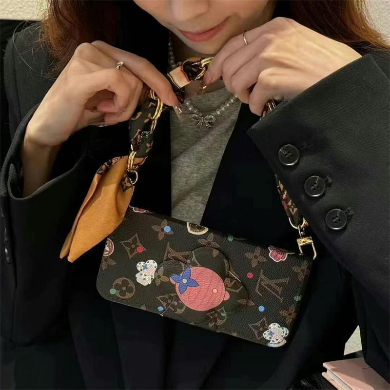 Lv アップル 15+ 14pro 16ブランドスマホカバー