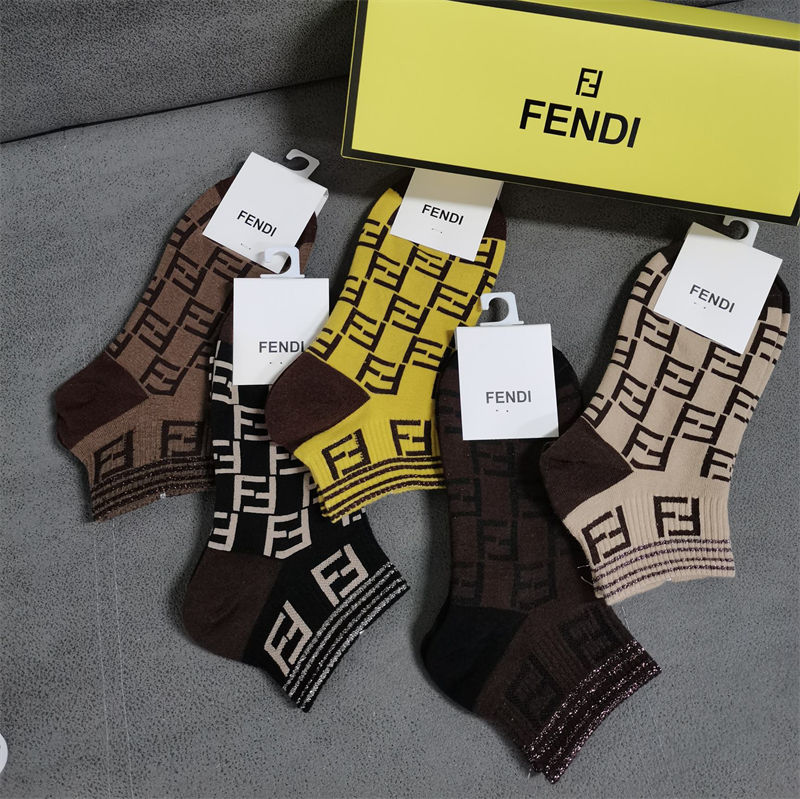  Fendi パロディ靴下 韓国