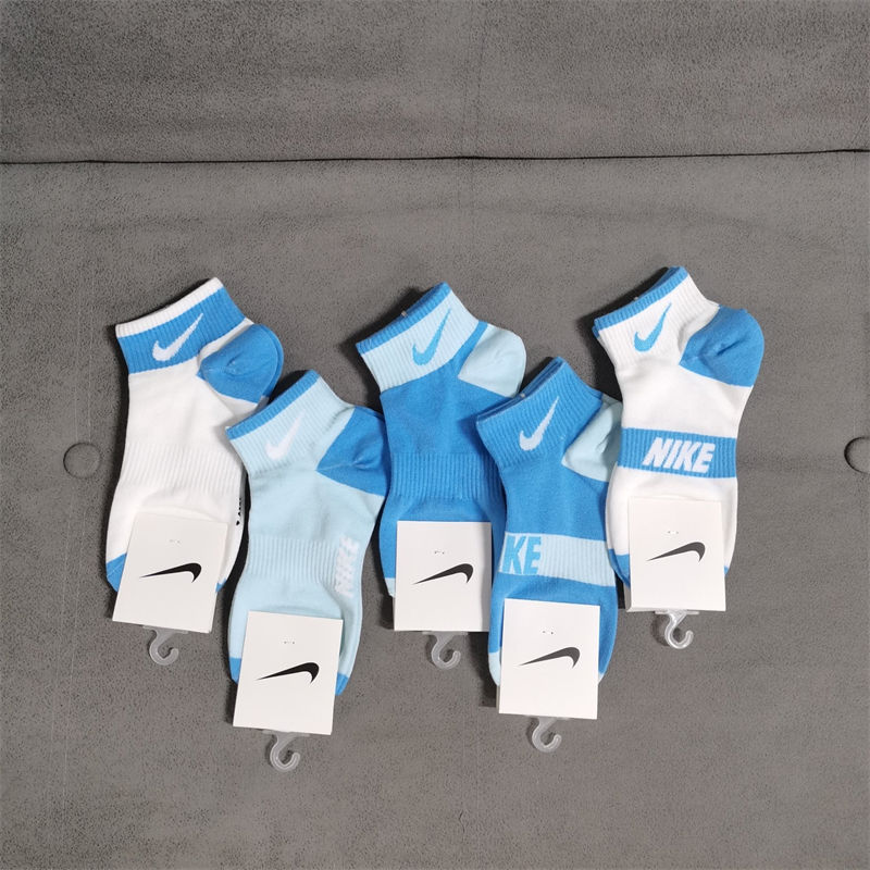 Nike パロディ靴下 韓国