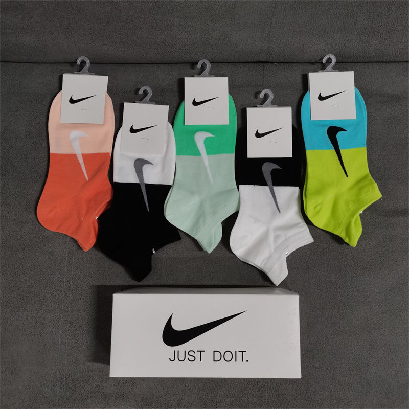  Nikeスポーツ くつした